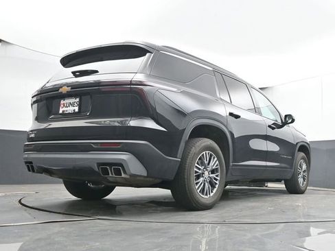 Used 2025 Chevrolet Traverse LT FWD image 21