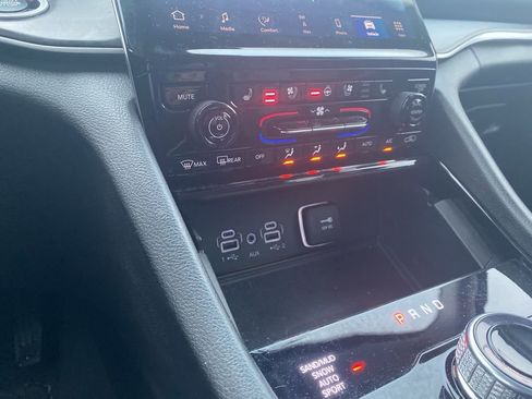 Used 2023 Jeep Grand Cherokee L Limited w/ Luxury Tech Group II image 11