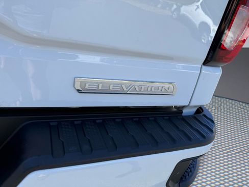 Used 2022 GMC Sierra 1500 Elevation w/ LPO, Elevation Black Package AWD/4WD image 9
