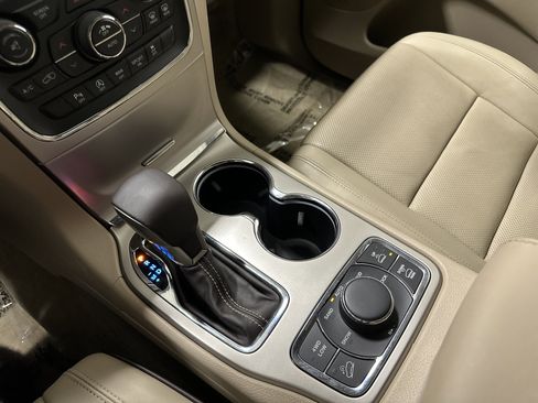Used 2017 Jeep Grand Cherokee Overland image 26