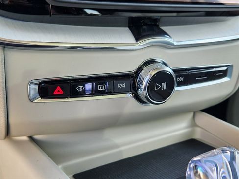 New 2026 Volvo XC60 B5 Ultra w/ Climate Package image 15