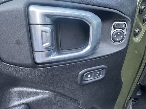 Used 2022 Jeep Wrangler Unlimited Rubicon AWD/4WD image 11