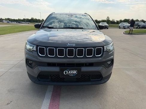 Used 2023 Jeep Compass Latitude AWD/4WD image 8