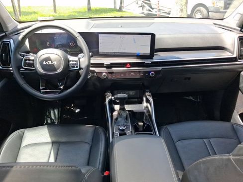 Used 2024 Kia Sorento S w/ Panoramic Sunroof Package FWD image 9