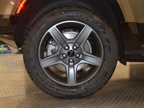 New 2026 Land Rover Defender 110 X-Dynamic SE AWD/4WD image 13