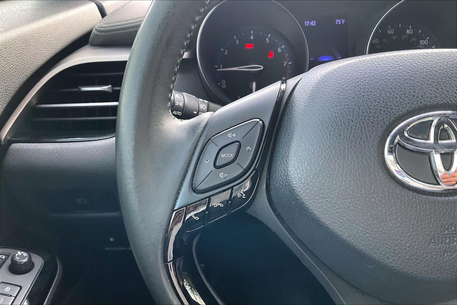 Used 2020 Toyota C-HR Limited FWD image 22