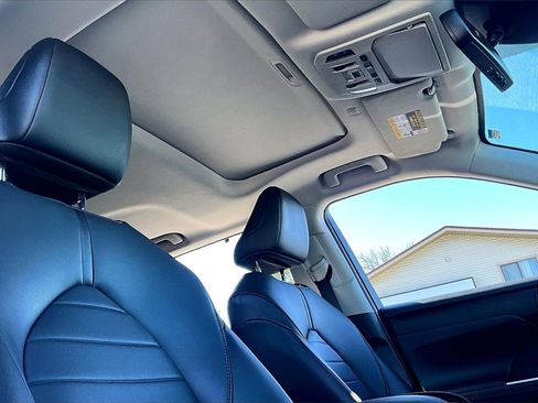 Used 2020 Toyota Highlander XLE image 28