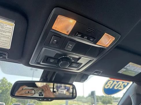 Used 2018 Toyota Tacoma TRD Off-Road AWD/4WD image 11