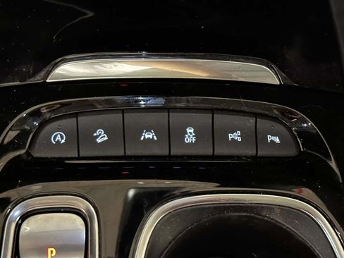 Certified 2022 Buick Envision Essence w/ Technology Package II AWD/4WD image 29