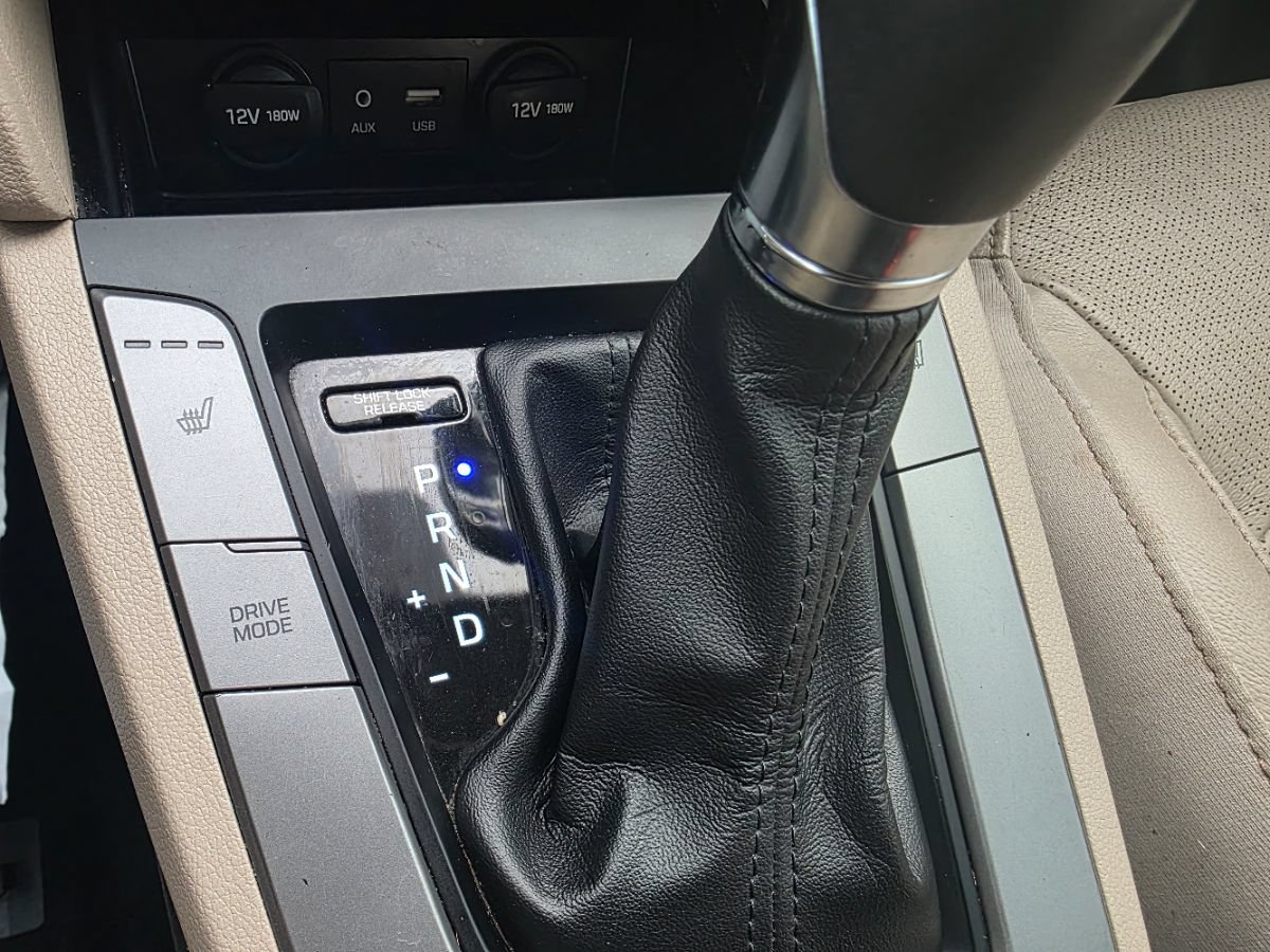 Used 2017 Hyundai Elantra Limited FWD image 38