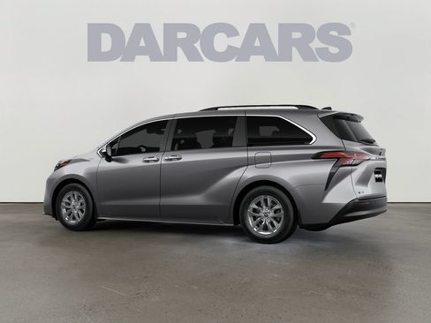 New 2026 Toyota Sienna XLE FWD image 5
