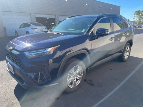 Used 2025 Toyota RAV4 XLE AWD/4WD image 4