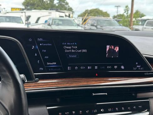 Used 2023 Cadillac Escalade Premium Luxury RWD image 22