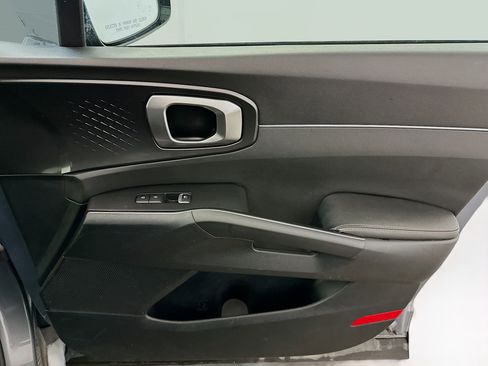 Used 2023 Kia Sorento LX image 33