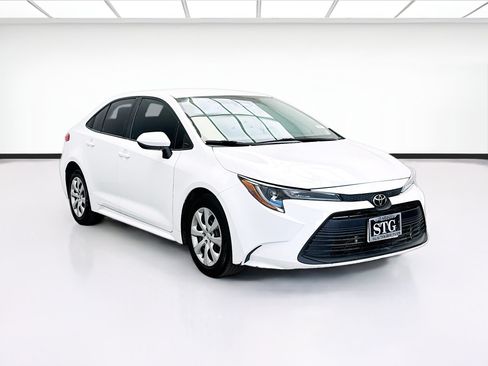 Used 2023 Toyota Corolla LE FWD image 3