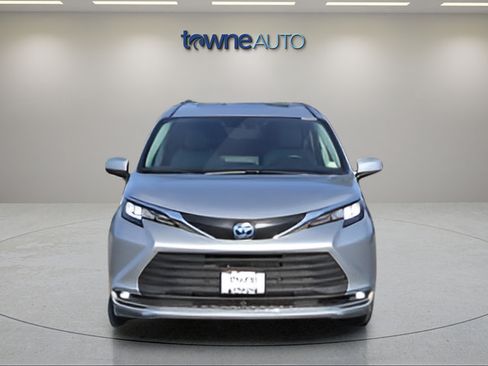 Used 2021 Toyota Sienna XLE AWD/4WD image 8