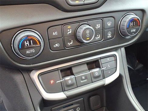 Used 2024 GMC Terrain SLT image 15