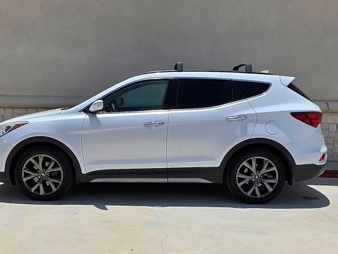 Used 2018 Hyundai Santa Fe Sport w/ Cargo Package FWD image 7