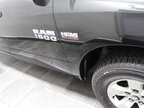 Used 2017 RAM 1500 Express image 31