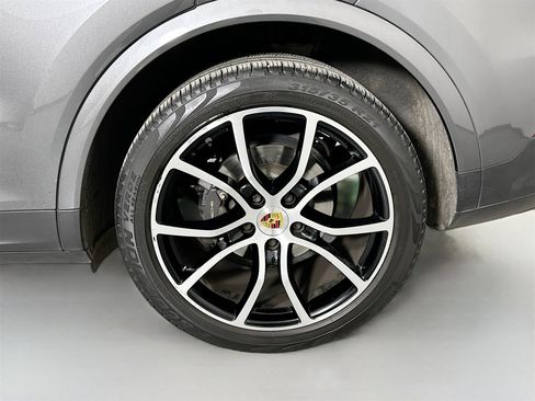 Used 2020 Porsche Cayenne image 12