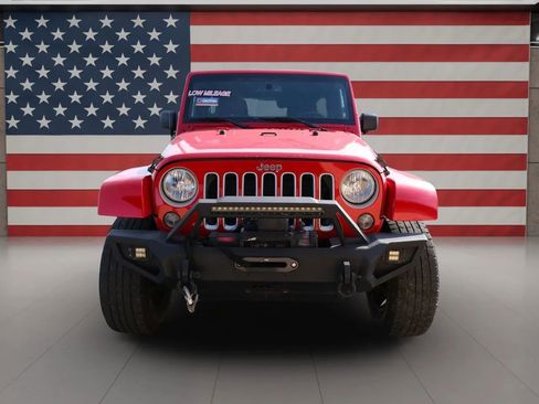 Used 2016 Jeep Wrangler Unlimited Sahara w/ Connectivity Group image 9