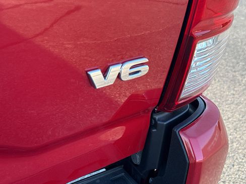 Used 2017 Toyota Tacoma TRD Sport w/ Tow Package AWD/4WD image 9
