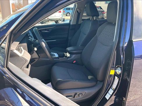 Used 2021 Toyota RAV4 XLE image 10