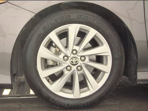 Used 2022 Toyota Camry LE image 5