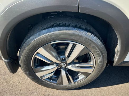 Used 2021 Nissan Rogue Platinum image 14