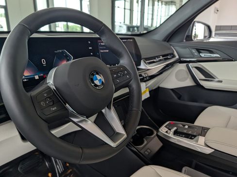 New 2027 BMW X1 xDrive28i AWD/4WD image 18