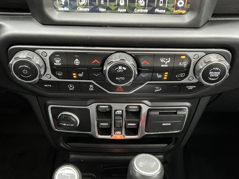 Used 2021 Jeep Wrangler Unlimited Sahara image 30