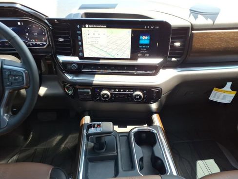 Used 2025 Chevrolet Silverado 1500 High Country w/ High Country Premium Package AWD/4WD image 17