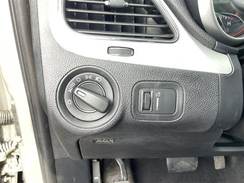 Used 2020 Dodge Journey SE w/ SE Popular Equipment Group image 17