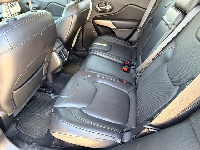 Used 2018 Jeep Cherokee Limited w/ Luxury Group FWD image 23