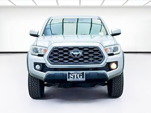 Used 2022 Toyota Tacoma TRD Off-Road image 2