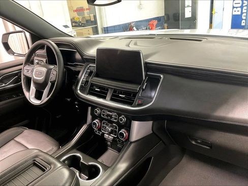 Used 2023 GMC Yukon XL SLT AWD/4WD image 14