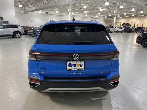 Certified 2025 Volkswagen Taos SE AWD/4WD image 7