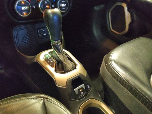 Used 2015 Jeep Renegade Limited FWD image 26