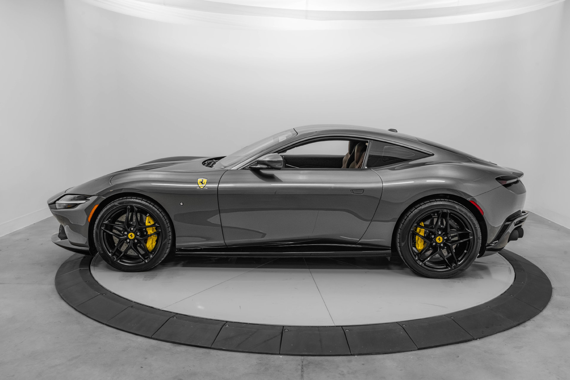 Certified 2023 Ferrari Roma RWD image 3
