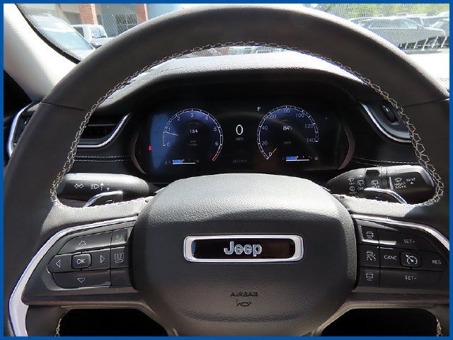 Certified 2023 Jeep Grand Cherokee Limited AWD/4WD image 16