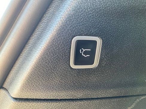 Used 2025 Chrysler Pacifica Select FWD image 31