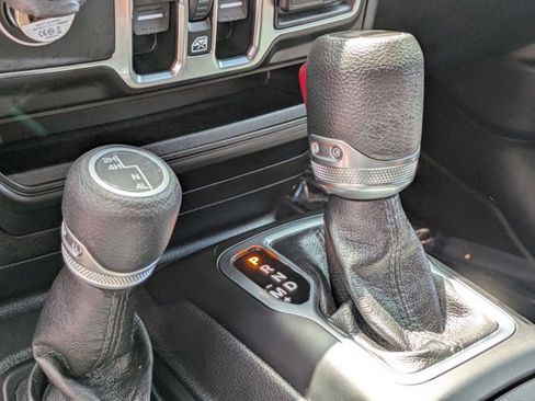 Used 2021 Jeep Wrangler Unlimited Sport AWD/4WD image 15