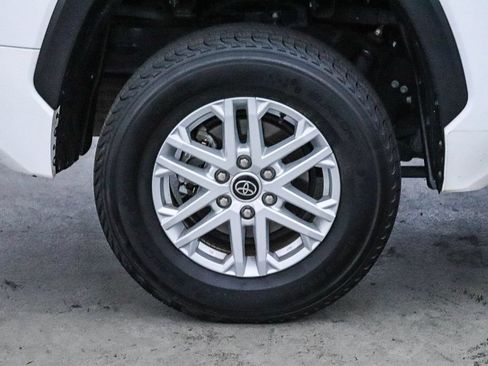 Used 2022 Toyota Tundra SR5 w/ SR5 Convenience Package RWD image 12