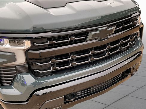 Used 2025 Chevrolet Silverado 1500 LT Trail Boss w/ Convenience Package II AWD/4WD image 29