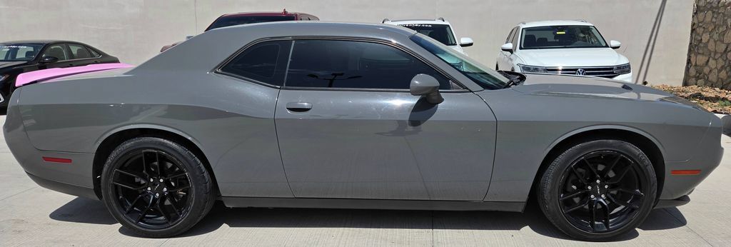 Used 2018 Dodge Challenger SXT RWD image 5
