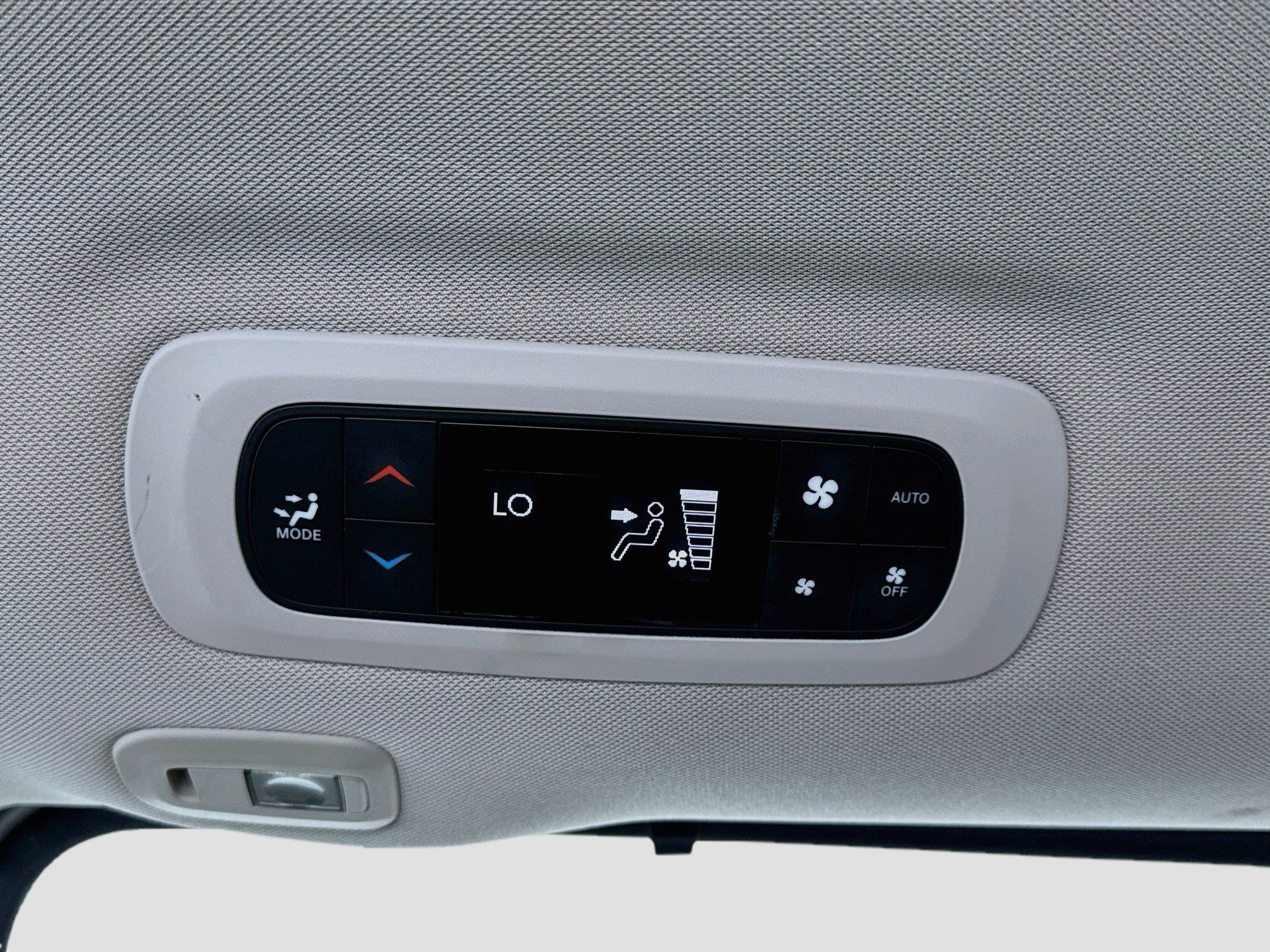 Used 2020 Chrysler Pacifica Limited FWD image 17