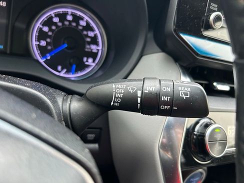 Used 2021 Toyota Venza LE image 19