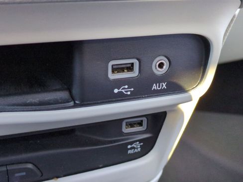 Used 2017 Chrysler Pacifica Limited w/ UConnect Theater Package image 41