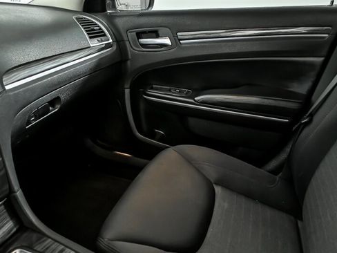 Used 2019 Chrysler 300 Touring RWD image 27