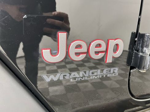 Used 2018 Jeep Wrangler Unlimited Rubicon AWD/4WD image 30